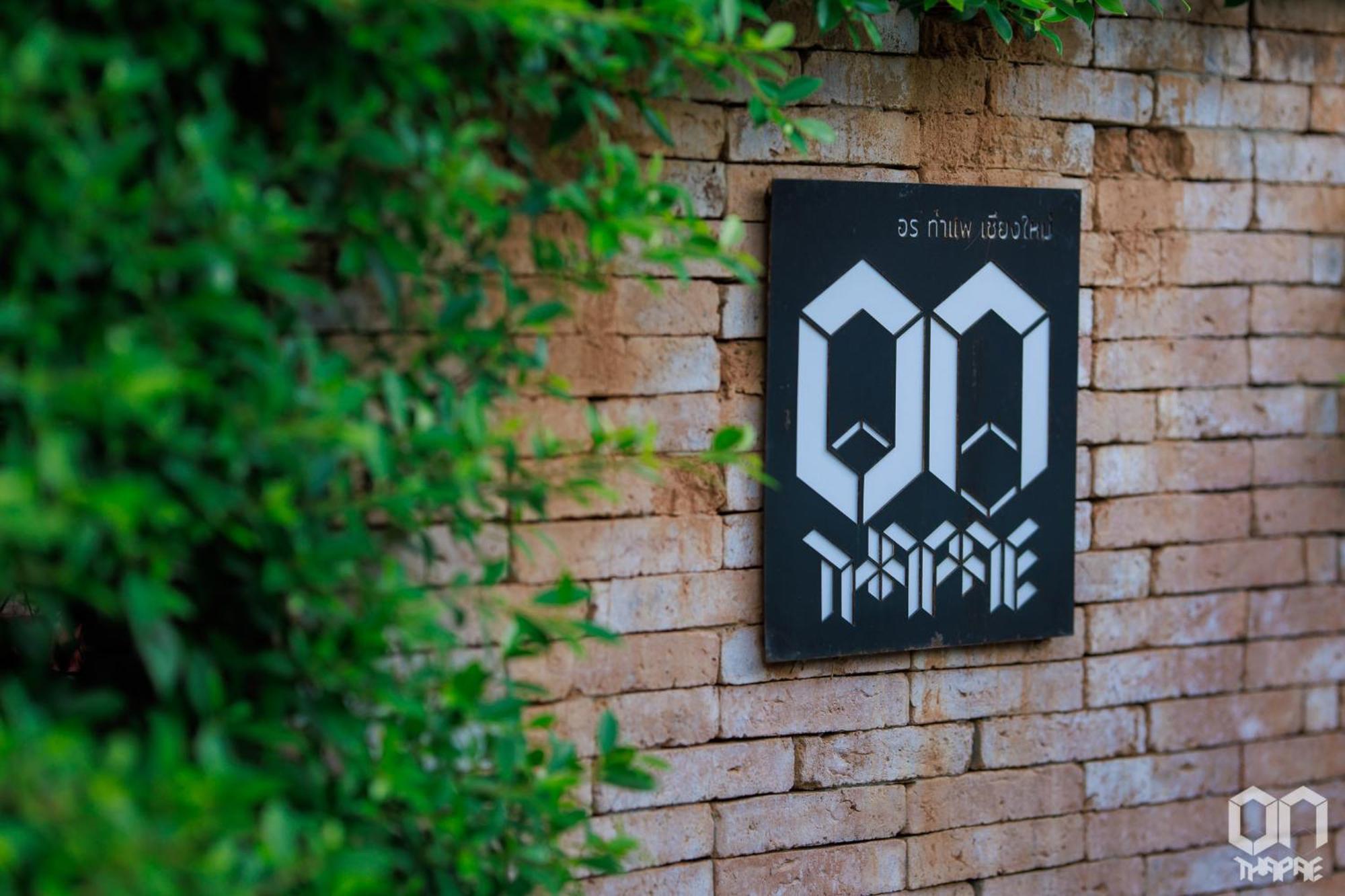 On Thapae Gate Chiangmai — Photos 2